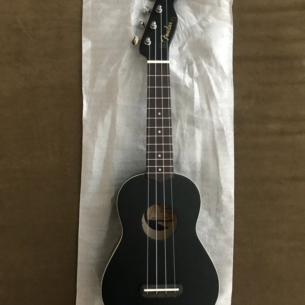 Fender Venice Soprano Ukelele, Black